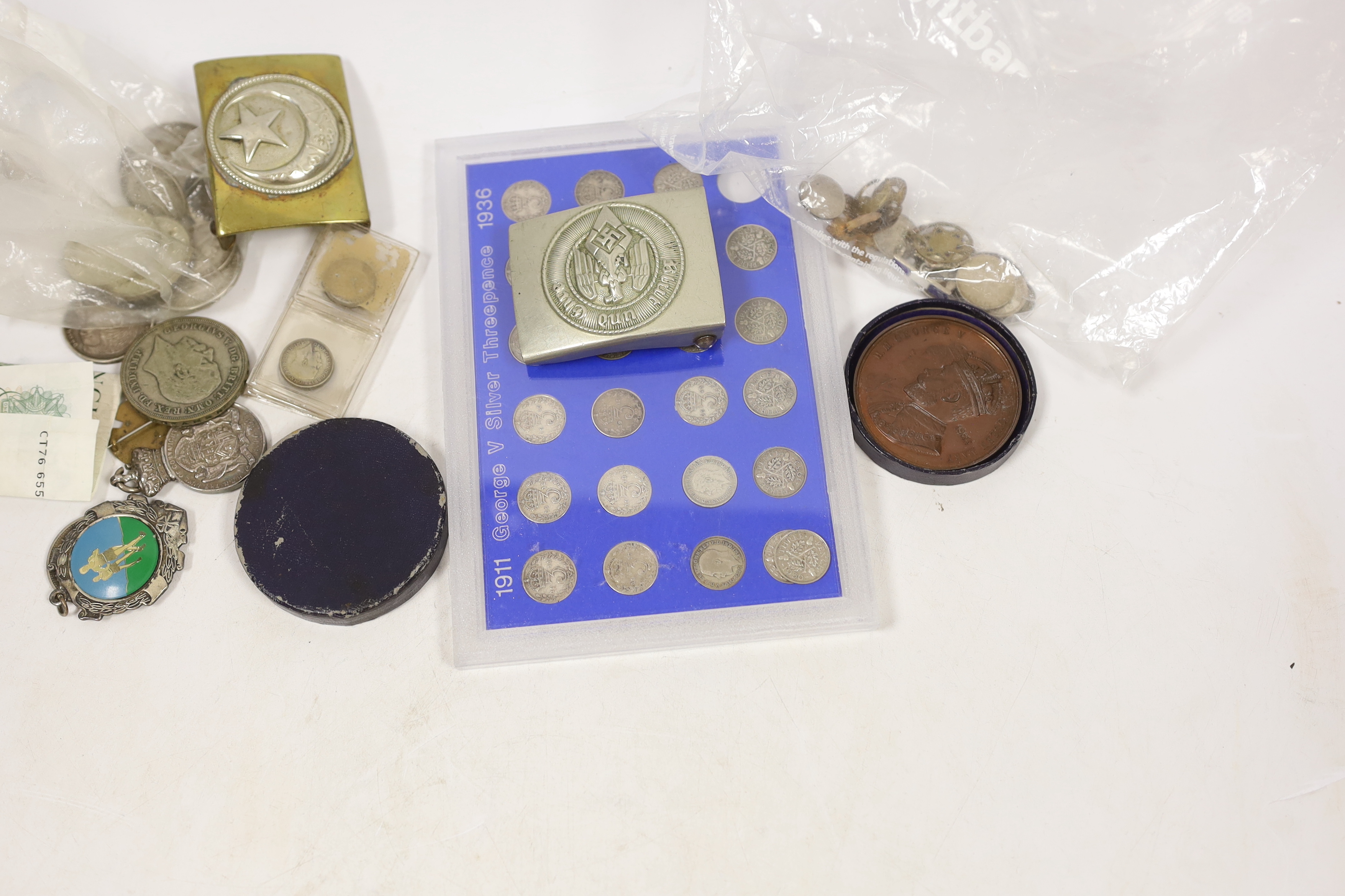 World coins and medals, to include British halfcrowns for 1826, 1887, 1900, 1945 and 1946, various shillings, South Africa 2 1/2 shillings 1896 George V and Queen Mary silver jubilee copper medal various silver threepenc